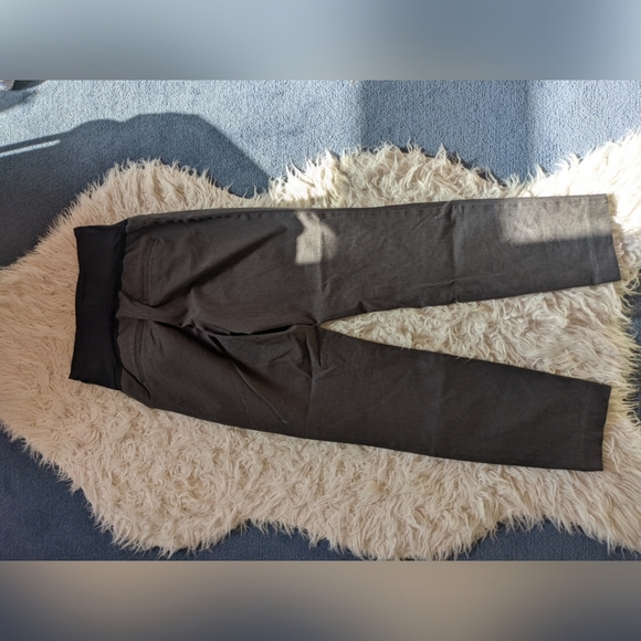 Old Navy Pixie Maternity Pants - Picture 2 of 6